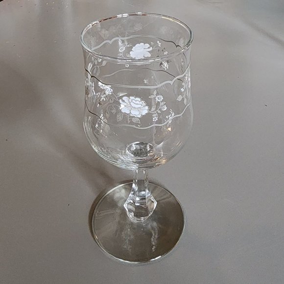 Vintage SOUTHAMPTON (4) Stemmed Wine Glasses by JMP Marketing - Picture 2 of 6